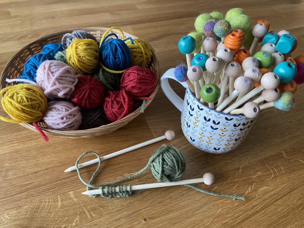 atelier tricot - Maternelle GS - Pays de Gex
