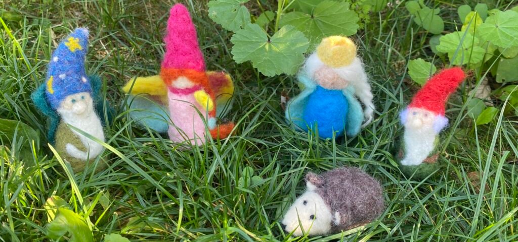 figurines feutrées à l'aiguille